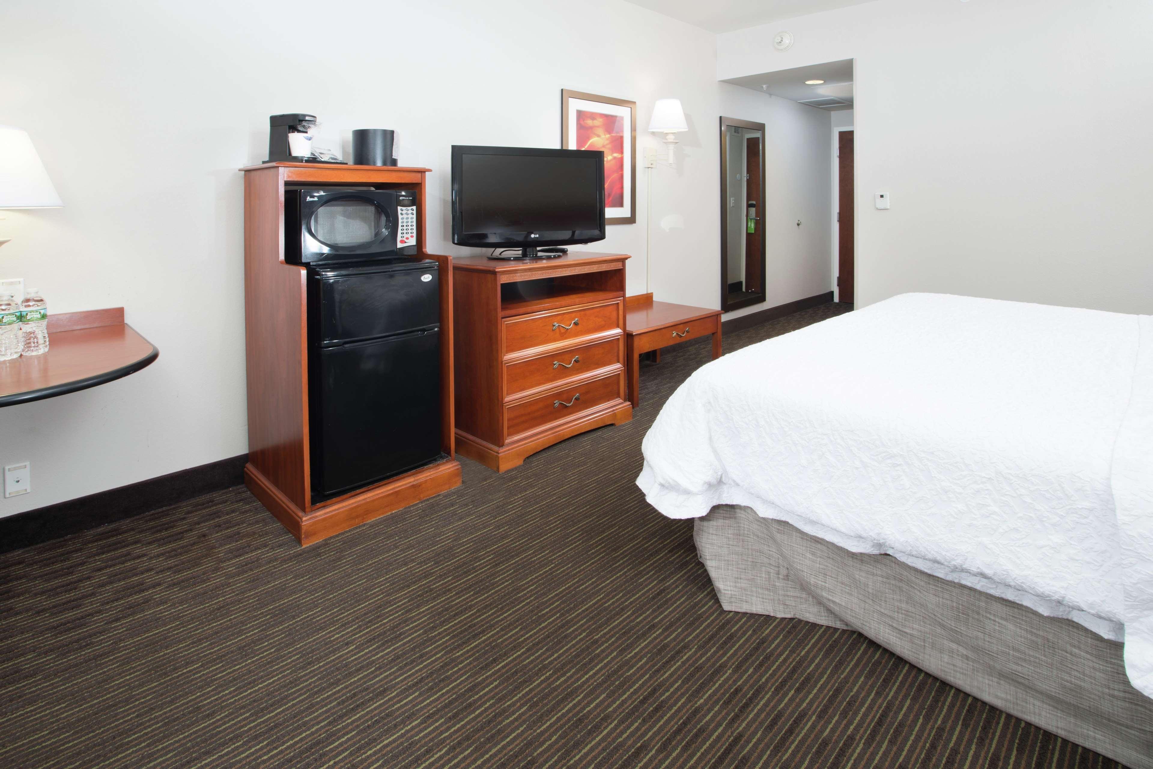 Hampton Inn Linden Εξωτερικό φωτογραφία