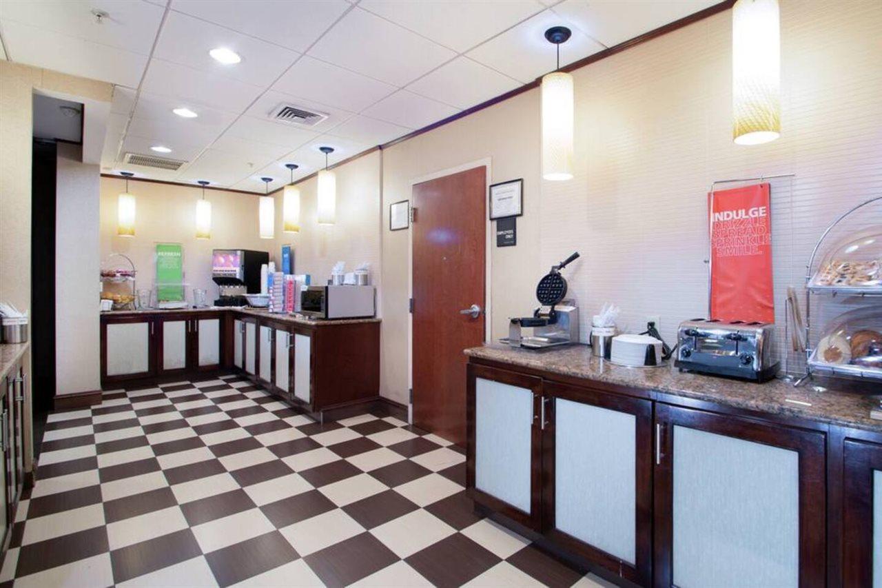 Hampton Inn Linden Εξωτερικό φωτογραφία