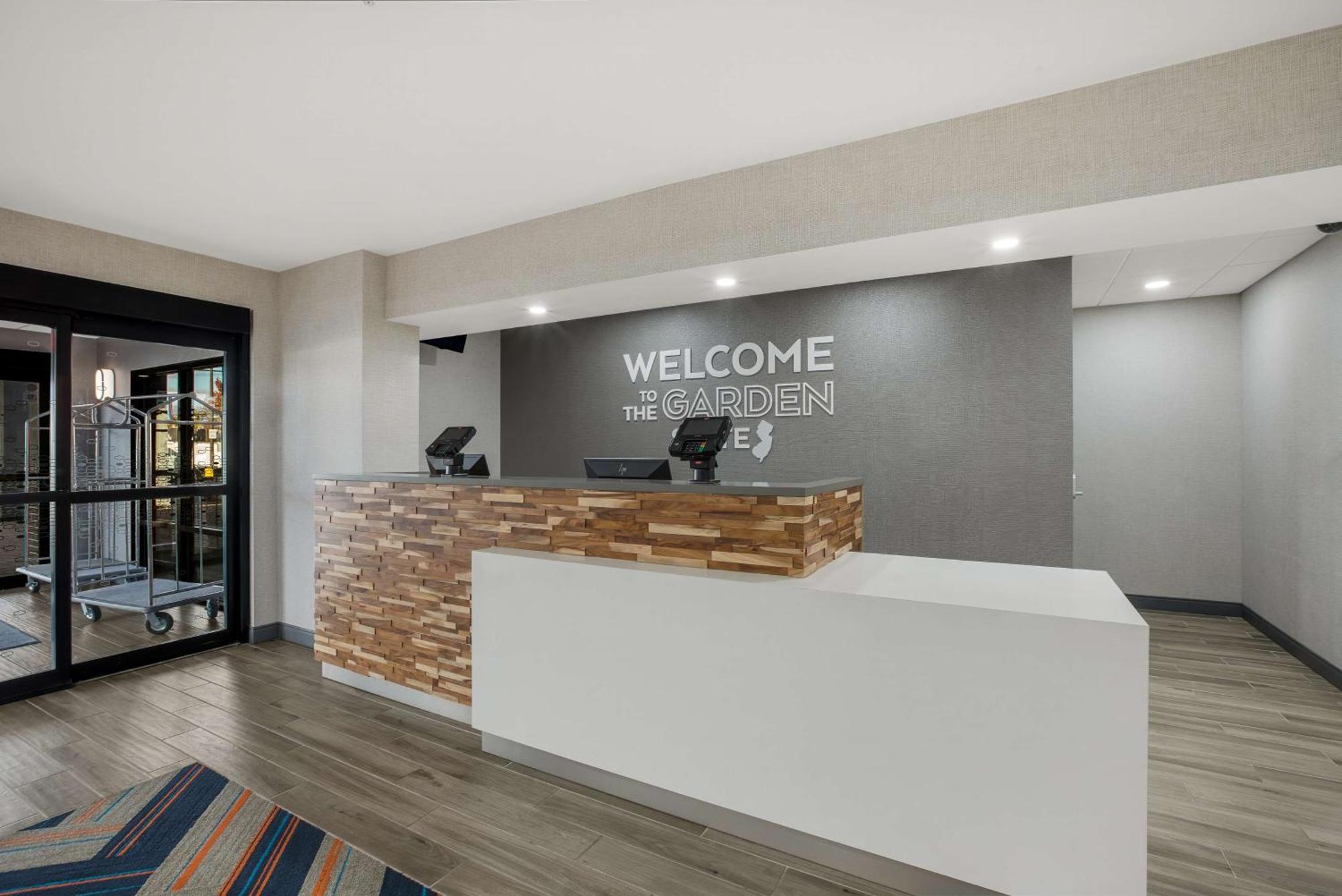 Hampton Inn Linden Εξωτερικό φωτογραφία